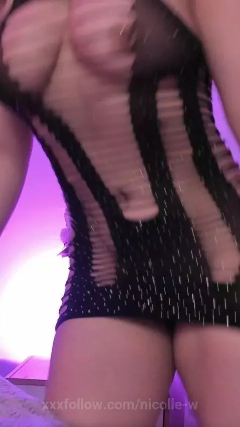 Find out what's under my lingerie by nicolle-w