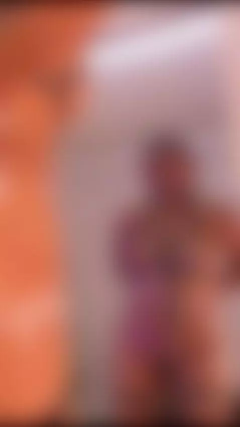 Playing with my perfect body full of foam by veronicadeleon