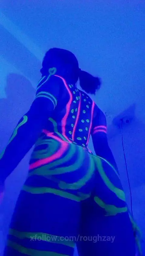 Neon night by roughzay