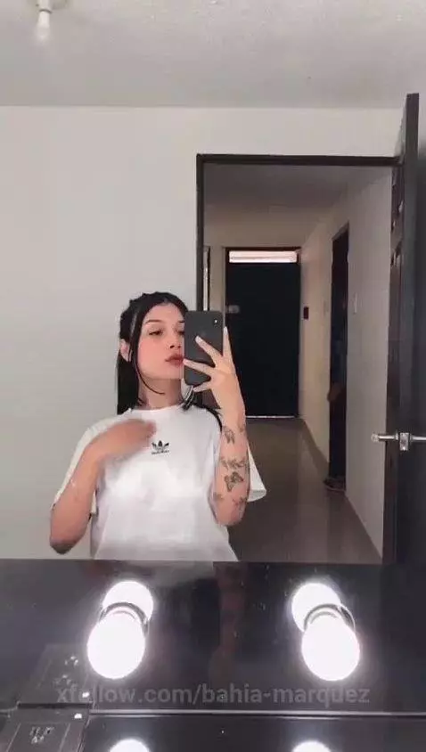 Playing with tits while my boss is taking the delivery 🔥😈


... by bahia-marquez