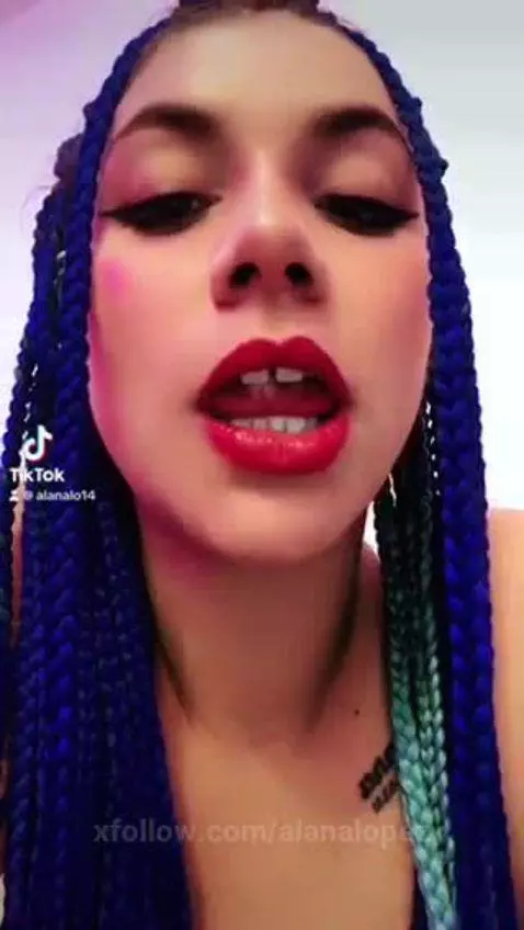 redlips, latina by alanalopez