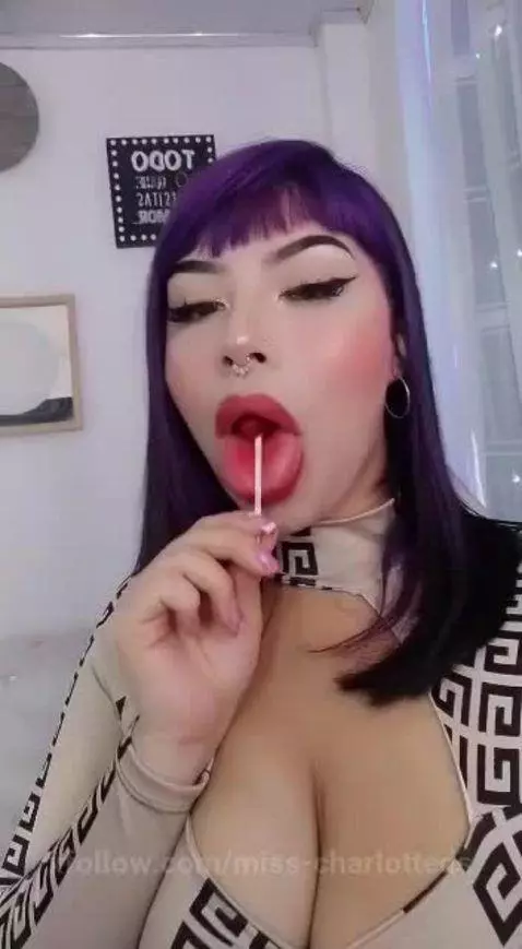 A candy ?🍭❤ by miss-charlotteds