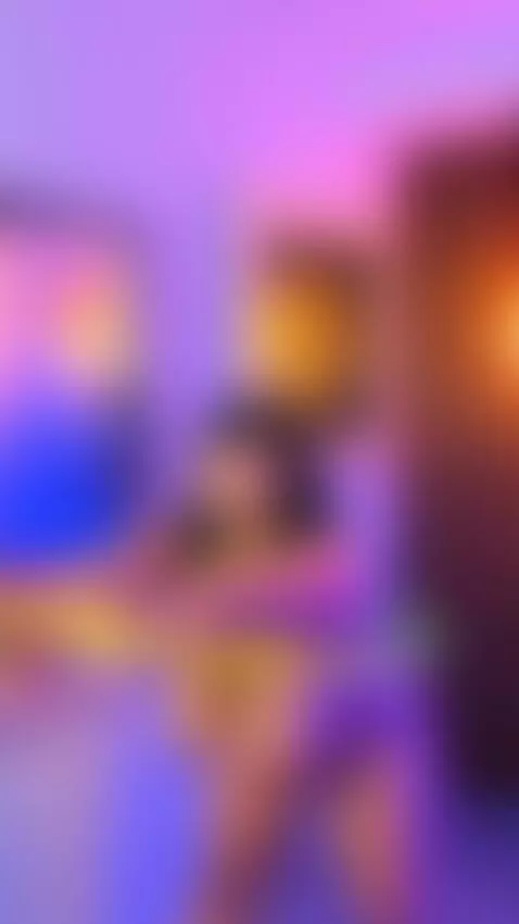 Wonderful curvy body full of oil by kenya-buhle