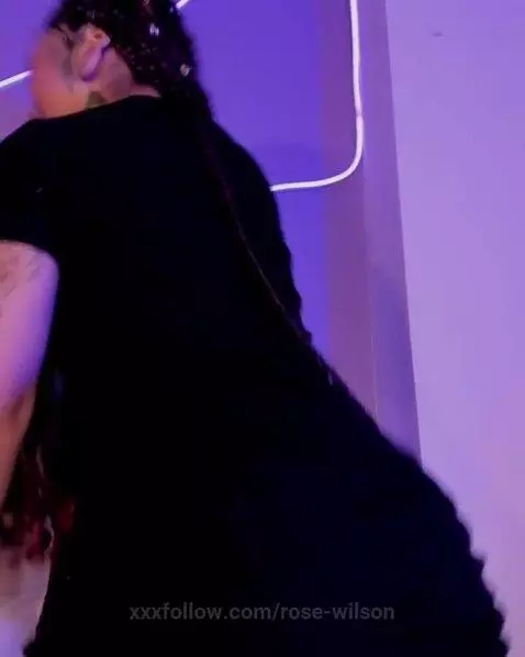 A vampire girl twerking by rose-wilson