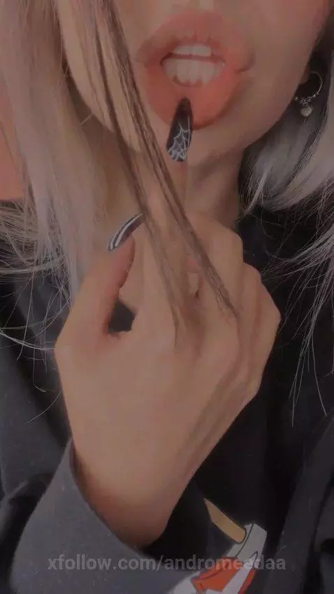 You don't want to come and kiss me 💋😏 by andromeedaa