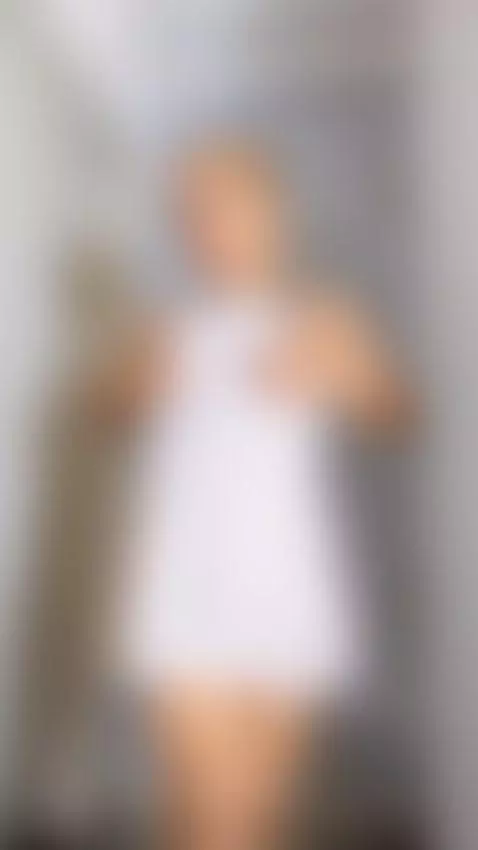 I’m online… come make me blush 😘📲 by kathylewis