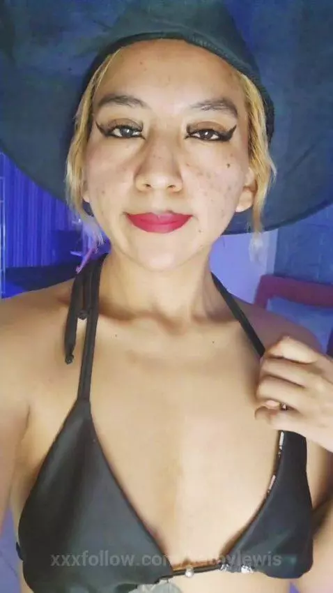 💋 My toy is charged and ready… who’s brave enough to play wi... by kathylewis