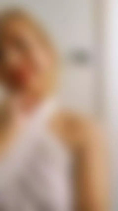 Do you like my white dress? by kathylewis