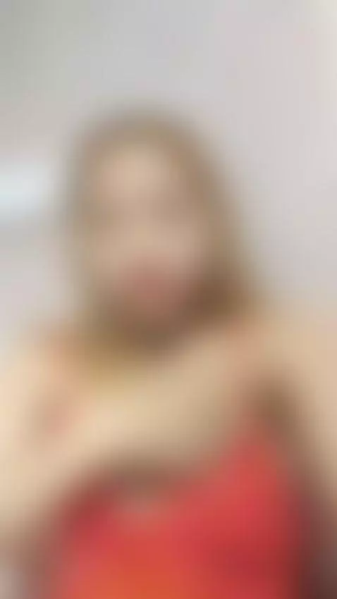 Happy Friday! 🎊 Come and join my broadcast to enjoy unique c... by kathylewis