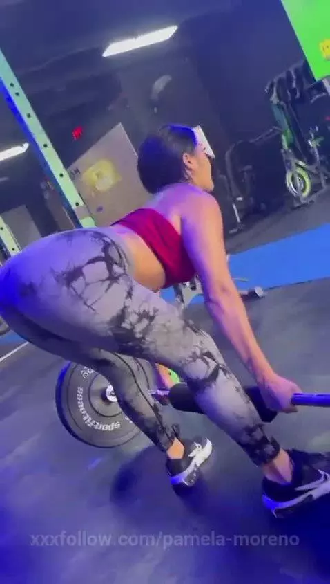 Today was leg day to do a lot of squats on your face 🍑 by pamela-moreno