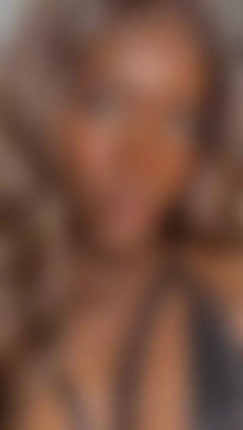 brunette with dangerous hips by nainadeivis