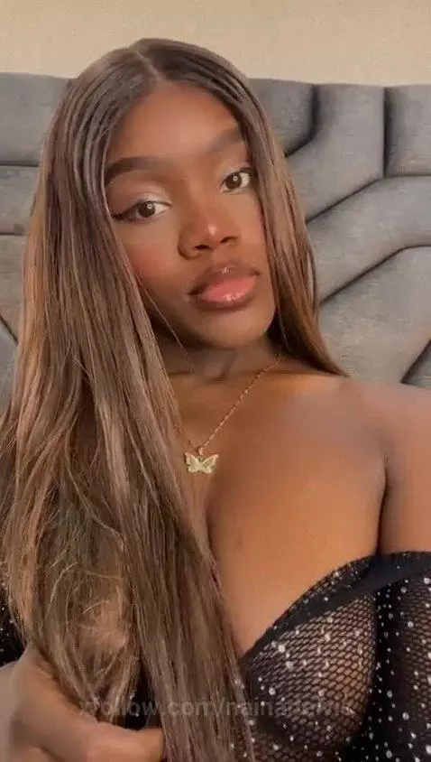 This beautiful cinnamon skin wants to play by nainadeivis