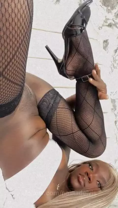 I want to feel your tongue on my clit by nainadeivis