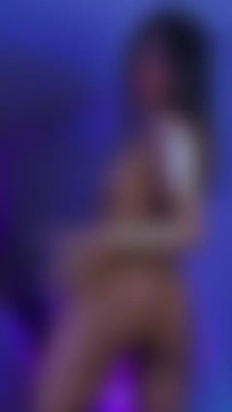 that shine
https://www.camsoda.com/sofly-s by sofly-s