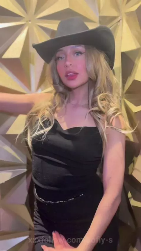 Love me slow, touch me soft. by sofly-s