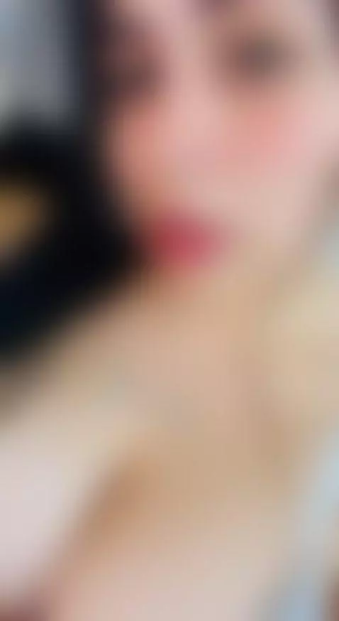 Online Now by catalina-russo