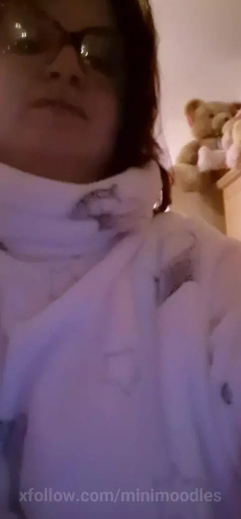 Visible risky titty flash! by minimoodles