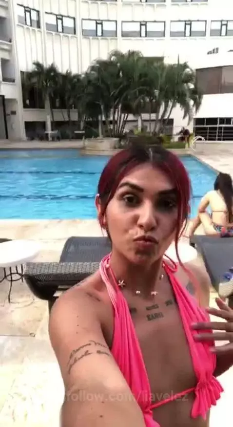 I got horny in the pool by liavelez