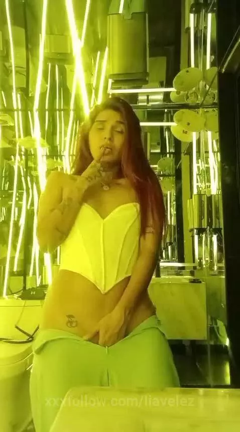 Cuando suena Rawayana, el mood cambia… y el bikini también. ... by liavelez