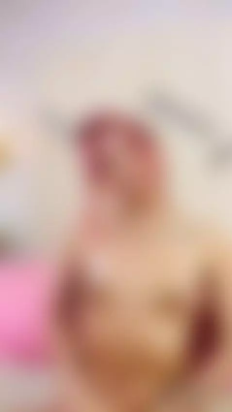 my body all oiled by liavelez