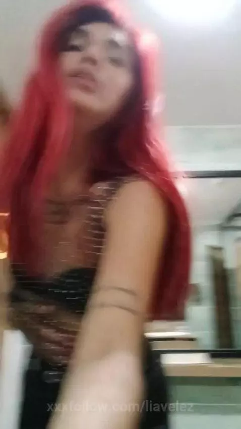 siendo traviesa en el restaurante by liavelez