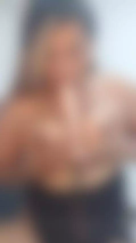 a delicious blowjob to start the day by brigitte-thomas