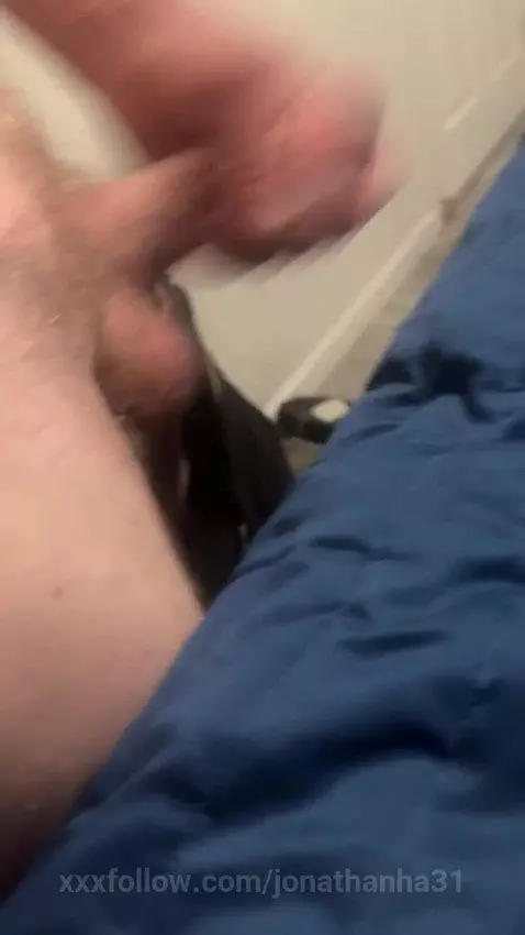 masturbatind by jonathanha31