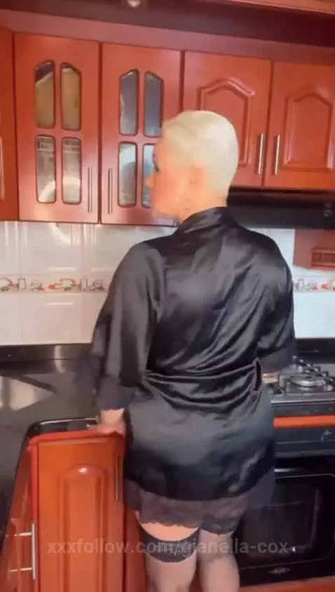 Do you want to fuck me in the kitchen? My hairy pussy is hun... by gianella-cox