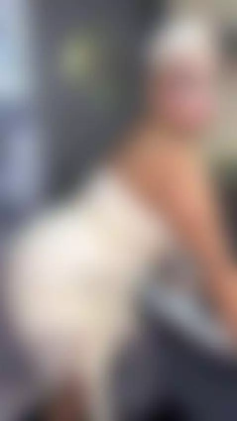 I’m live and the vibe is getting stronger… come closer and f... by gianella-cox