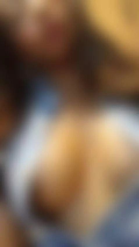 Does anyone help me calm? I need a lot of love on Hoy 🥰 by briannachelsea