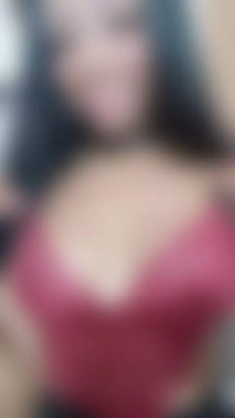 Red on me makes me feel so horny! Come and make this weekend... by briannachelsea