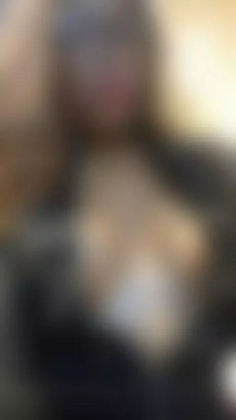 Hello loves, I'm still online, do you like the movement of m... by briannachelsea