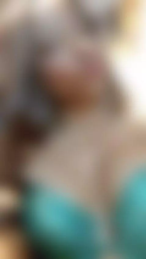 Do you like how I look in this color? kiss by briannachelsea