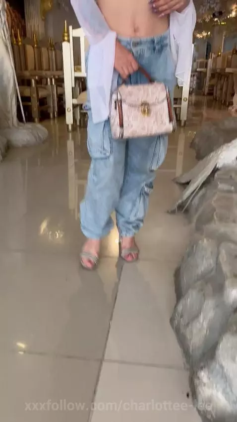 Hi 🥰 by charlottee-lee