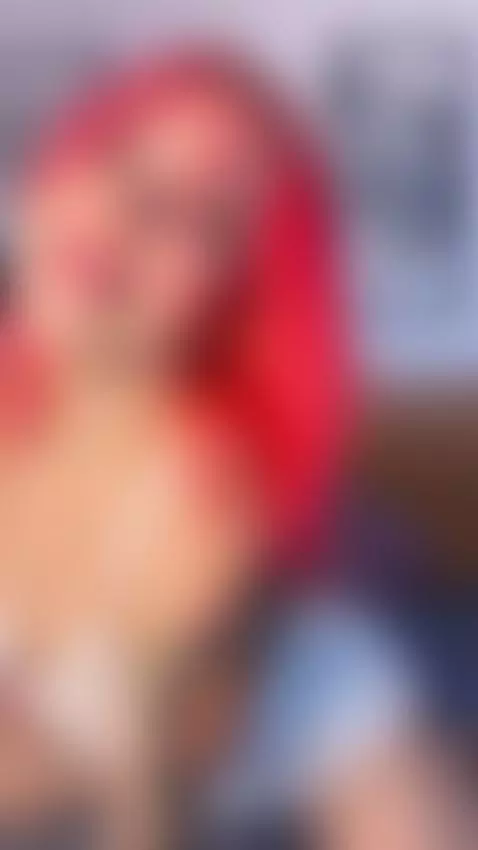 Hi by charlottee-lee