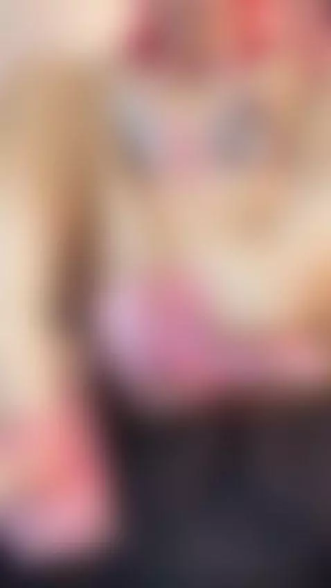 te pongo mis piesesitos n tu carita ? 🤗💕🥰🫣🥵 by charlottee-lee