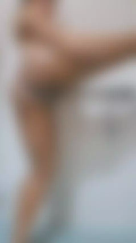 una ducha y una tocadita caliente antes de copmenzar el dia by antonellarusso