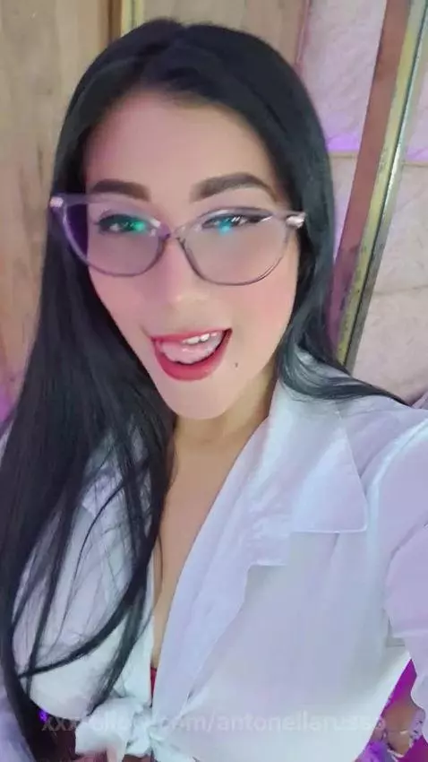 sexy, curvy, milf by antonellarusso