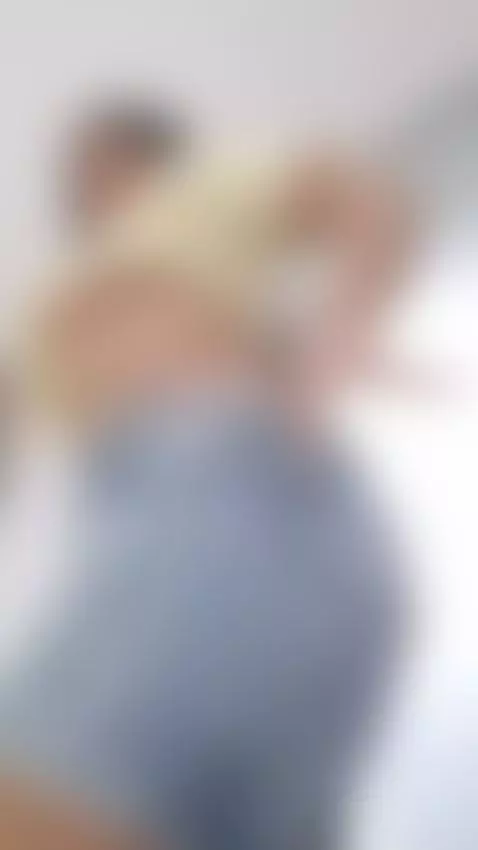 public, bigtits, curvy by antonellarusso