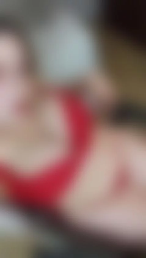 I have returned, colored red to seduce you as before ♡ by aliciacornny