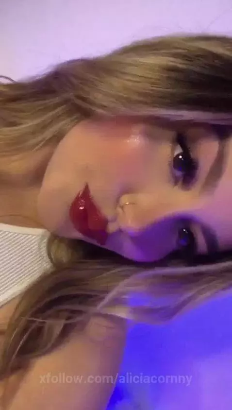 I'm back and looking forward to more!! hi guys 😋 by aliciacornny