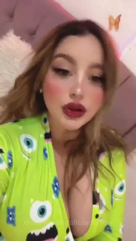 XOXO💋 by aliciacornny