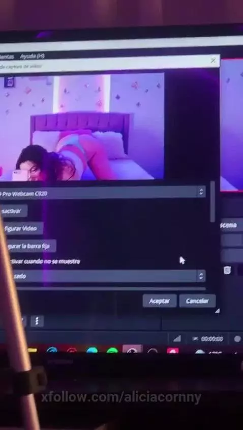 Online 🔥 by aliciacornny