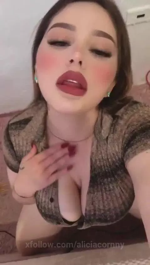 Welcome to my room, it's my first day here, do you want to m... by aliciacornny