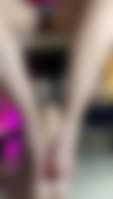 Hello daddy, I want to rub your huge cock, you allow it ♥ by hanna-thomson