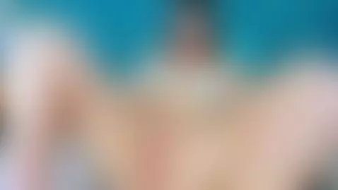 My pussy is juicy, use your tongue to wet it by nicollanders