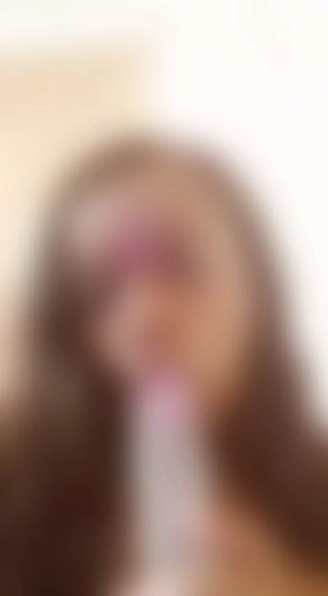 ONLINE NOW by miaaxxx