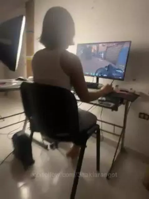 gammig girl by 3nakiarangot