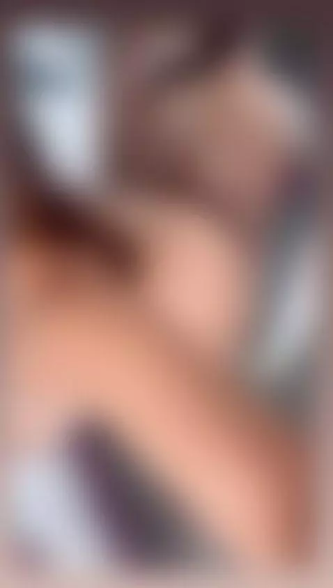 I love to seduce you with the sensuality of my body.🍒 🍑😈 by irresistiblemilf