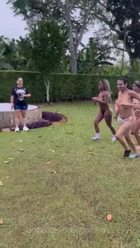 You want to come to pisicine with us, which delicious fuck i... by soofiiass